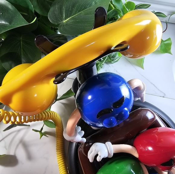 Vintage Animated M&M's Candy Landline Telephone M&Ms talks when the phone rings - Picture 4 of 12